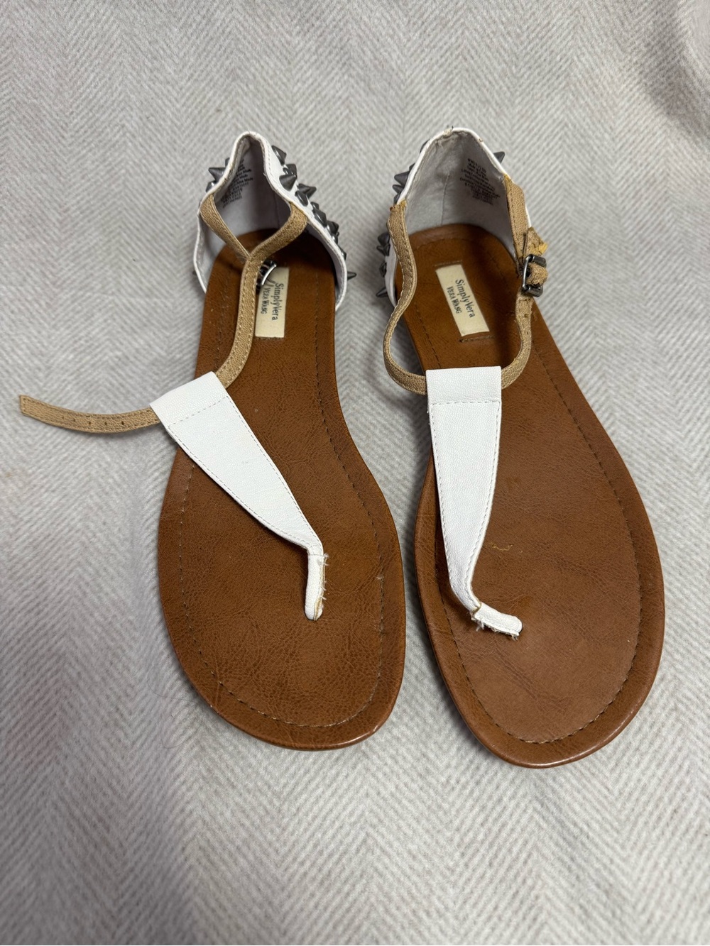 Simply Vera Vera Wang White & Tan T-Strap Studded Flat Sandals